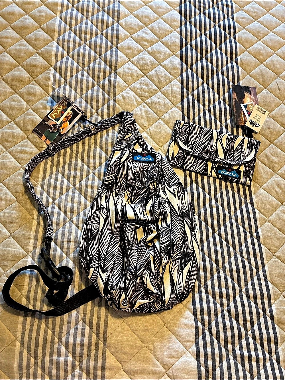 KAVU Mini Rope Bag and Big Spender Wallet Set Black & Cream Ink Leaf print NWT
